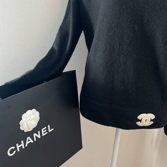 CHANEL CASHMERE black Sweater SIZE 44 White CC logo bottom right - Picture 4 of 9
